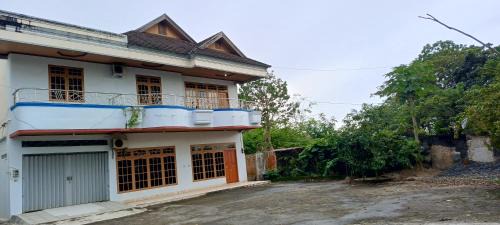 Pangkajene Hotel | OYO 92659 Wisma Deli Syariah Near RSUD Nene Mallomo Sidenreng Rappang