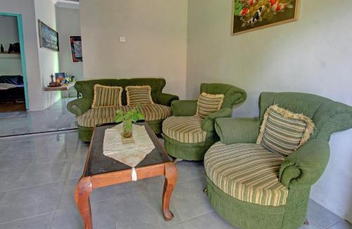 Gerung Hotel | OYO 92825 Kamar Lombok