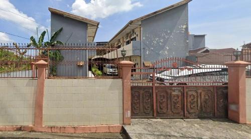 Enrekang Hotel | OYO 93060 Wisma Astukara Syariah Near Sejahtera Department Store Pinrang