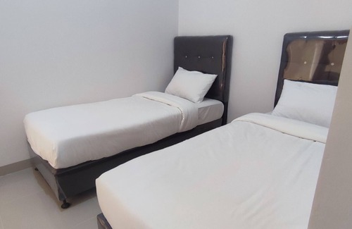 Tanah Datar Hotel | OYO 93143 Mega Raudhah Syariah