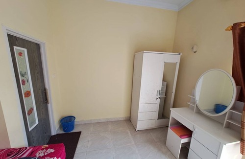 Tulang Bawang Hotel | OYO 93320 Venus Homestay Syariah Near Universitas Megou Pak Tulang Bawang