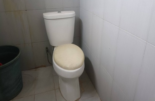 Gerung Hotel | OYO 93425 Homestay Anisa