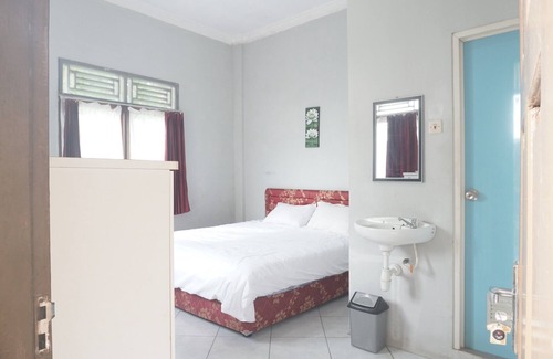 Tanahgrogot Hotel | OYO 93528 Guest House Zidan 21