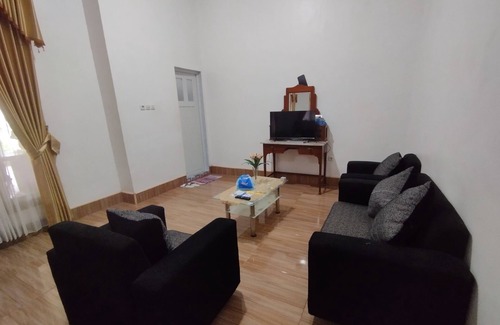 Kecamatan JONGGAT Hotel | OYO 93618 Homestay Bonjeruk Near Restoran Pawon 21 Bonjeruk