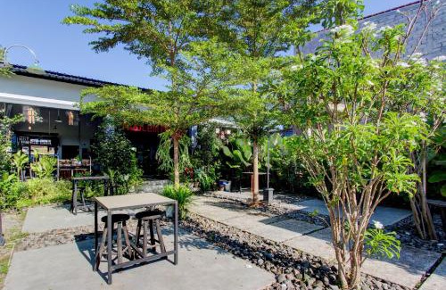 Klaten Selatan Hotel | OYO 93885 D'harjo Guesthouse