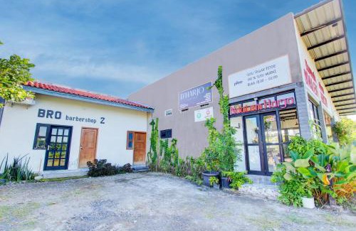Klaten Selatan Hotel | OYO 93885 D'harjo Guesthouse