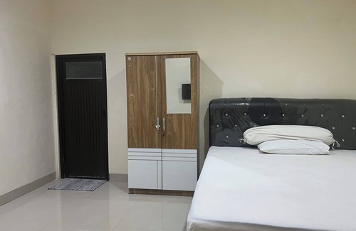 Sungguminasa Hotel | OYO 94222 Anda Kost 2 Near Lapangan Syech Yusuf Discovery
