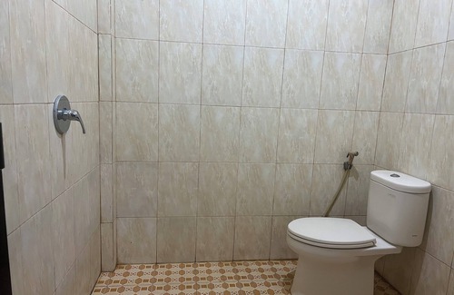 Sungguminasa Hotel | OYO 94222 Anda Kost 2 Near Lapangan Syech Yusuf Discovery