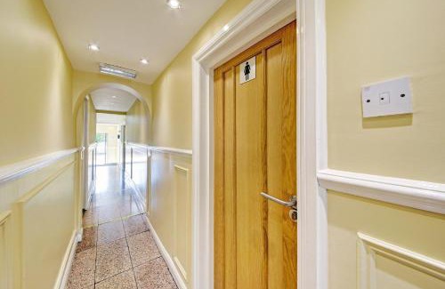 Elthorne Hotel | OYO Bostons Manor Hotel, Hanwell London