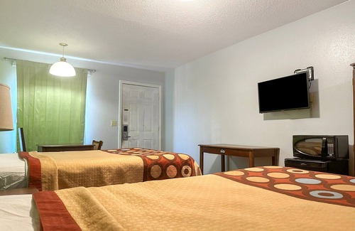 Dexter Hotel | OYO Hickory House Inn