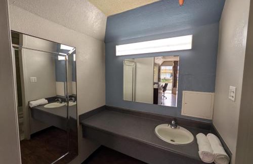 Cartersville Hotel | OYO Hotel Catersville GA