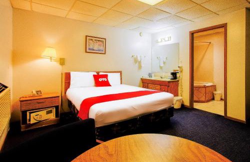 Chapmanville Hotel | OYO Hotel Chapmanville Inn, WV - Hwy 119