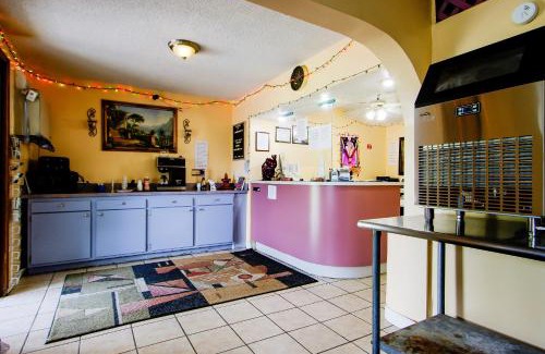 Chapmanville Hotel | OYO Hotel Chapmanville Inn, WV - Hwy 119