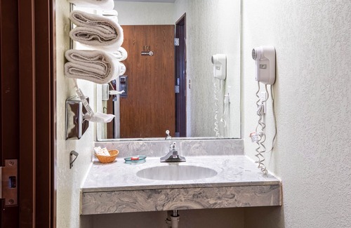 Chesaning Hotel | OYO Hotel Chesaning Route 52 & Hwy 57
