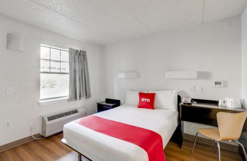 Memorial Hotel | OYO Hotel Houston Katy Freeway