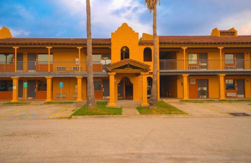 Kingsville Hotel | OYO Hotel Kingsville - Hwy 77