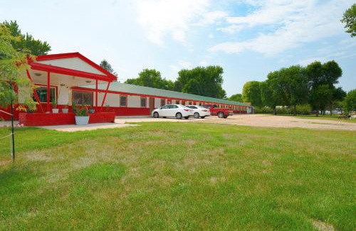 Lamberton Hotel | OYO Hotel Lamberton Hwy 14