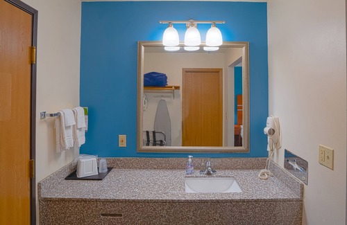 Redwood Falls Hotel | OYO Hotel Redwood Falls near Jackpot Casino