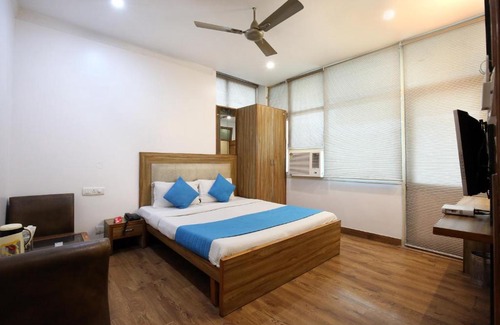 Sector 22 Hotel | OYO Hotel Royal Brooks