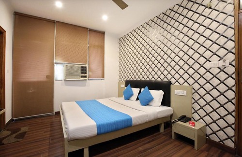 Sector 22 Hotel | OYO Hotel Royal Brooks