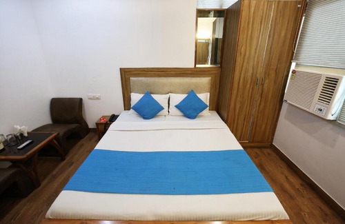 Sector 22 Hotel | OYO Hotel Royal Brooks