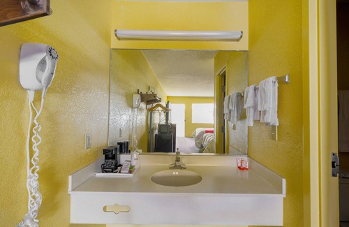 Williamston Hotel | OYO Hotel Williamston