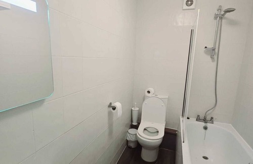 Maidenhead Hotel | OYO Kingswood Hotel