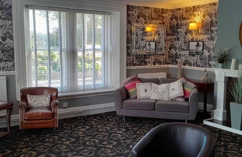 Pembroke Hotel | OYO Lamphey Hall Hotel