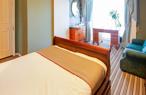 Pembroke Hotel | OYO Lamphey Hall Hotel