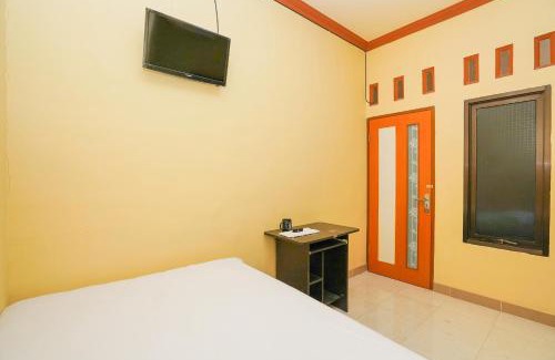 Gresik Hotel | OYO Life 2619 Kost Keluarga Cemara