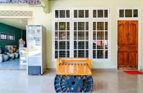 Mandau Hotel | OYO Life 2745 Nabeza House