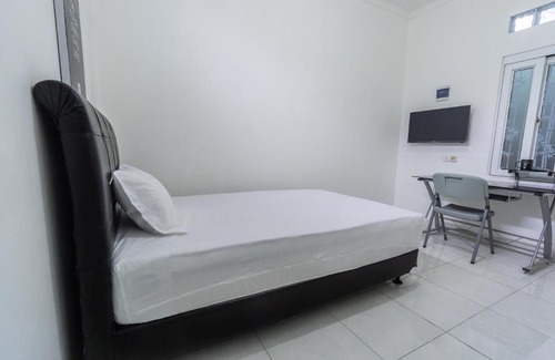 Bekasi Barat Hotel | OYO Life 2863 Rumah Q Syariah