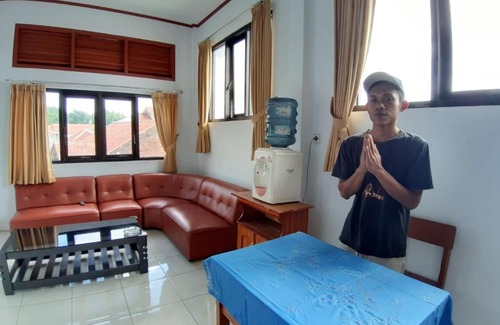 Kuningan Hotel | OYO Life 2884 Wisma Jatnika Syariah