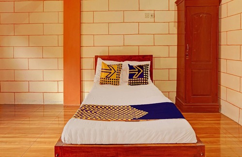 Kepanjen Hotel | OYO Life 92568 Penginapan Joglo Syariah