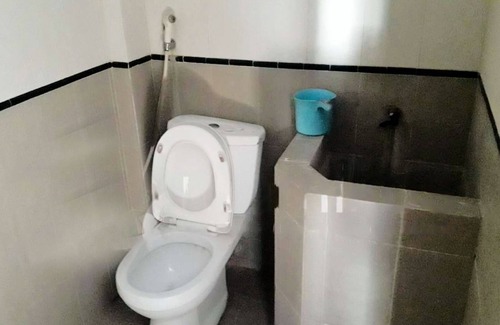 Tuban Sub-District House | OYO Life 92647 Edelweis Homestay