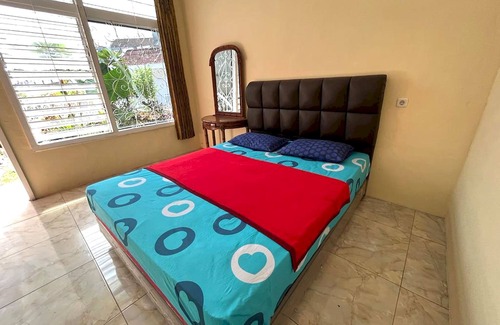 Pasuruan Hotel | OYO LIFE 92844 Penginapan Cibodas