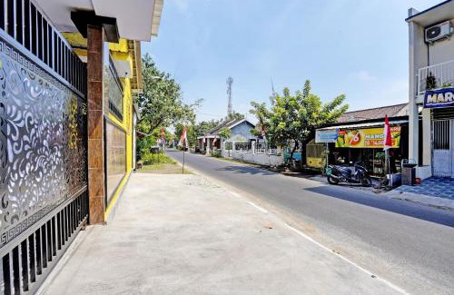 Prigen Hotel | OYO Life 92920 Rumah Kost Azca