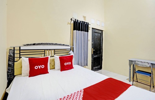 Lamongan Hotel | OYO Life 93032 Maju Mapan Homestay Syariah