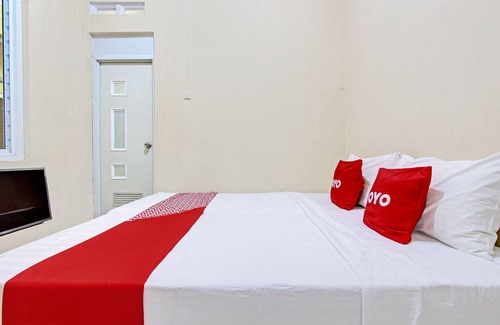 Muncar Hotel | OYO Life 93034 Ayri Home