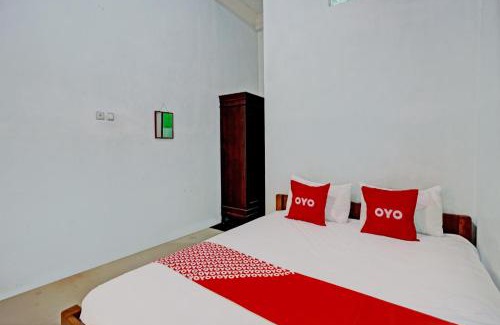 Lamongan Hotel | OYO Life 93036 Eddy Homestay Syariah
