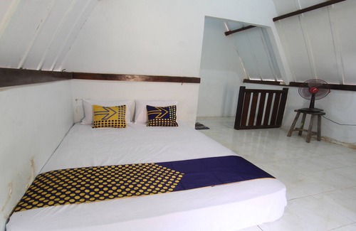 Tanjung Hotel | OYO Life 93125 Kos Bale Lumbung Syariah