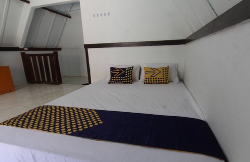 Tanjung Hotel | OYO Life 93125 Kos Bale Lumbung Syariah