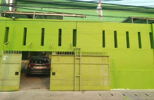 Jakarta Hotel | OYO Life Kost ijo Tembok Tinggi