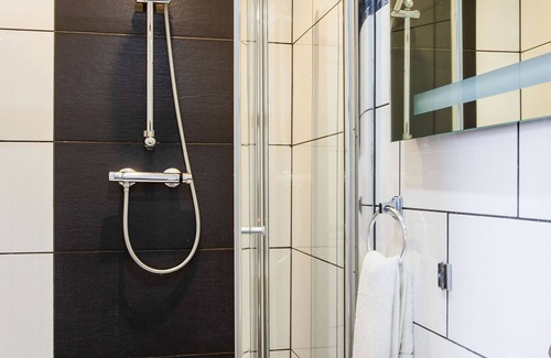 Acton Hotel | OYO London Guest House