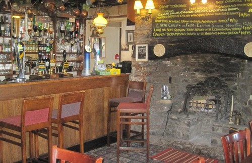 Bainbridge Hotel | OYO Rose & Crown Hotel