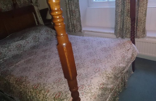 Bainbridge Hotel | OYO Rose & Crown Hotel