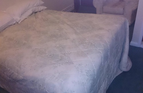 Bainbridge Hotel | OYO Rose & Crown Hotel