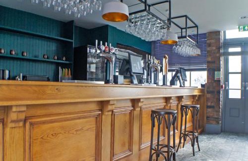 Tamworth Hotel | OYO Tamworth Arms Boutique Pub & Hotel
