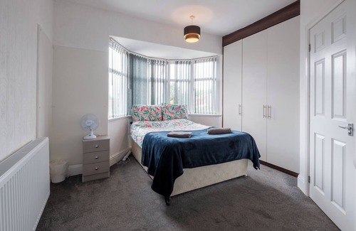 Hull Bed & Breakfast | OYO The Pickering Park