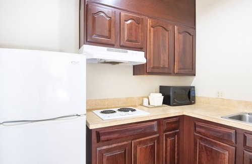 Clute Hotel | OYO Townhouse Clute Lake Jackson